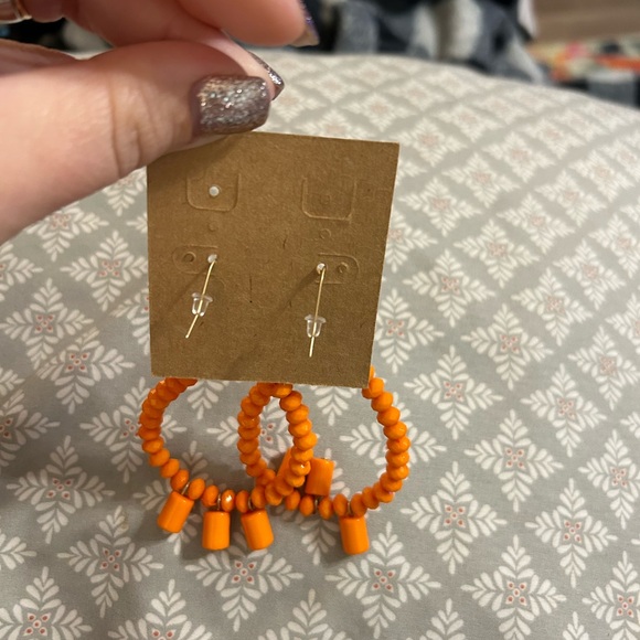 BNWT Plunder Jewelry Designs Orange Dangle Beaded Earrings - Picture 3 of 3